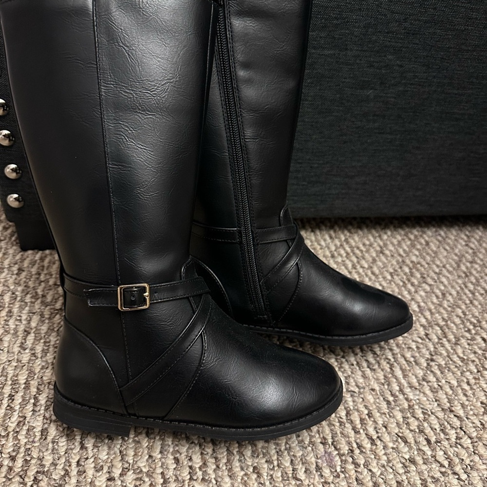 Children’s Place Black Riding Boots with Buckle Detail - Picture 3 of 7